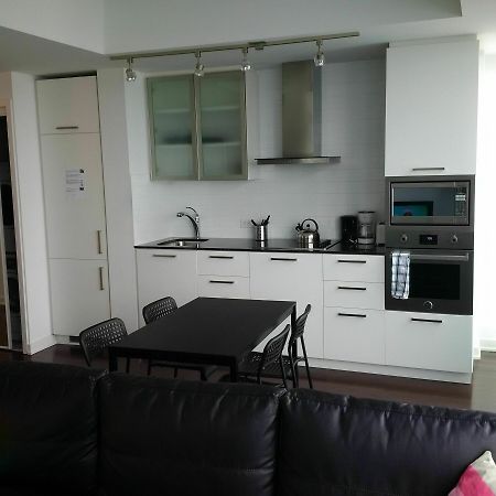 Trinity Suites - Condo On York Street Торонто Екстер'єр фото