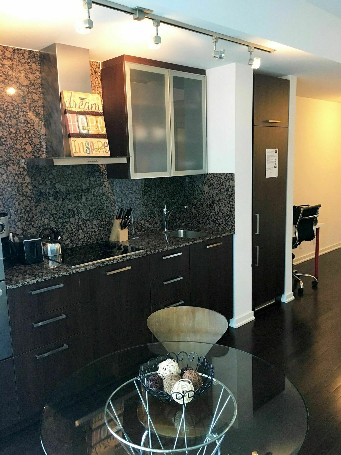 Trinity Suites - Condo On York Street Торонто Екстер'єр фото